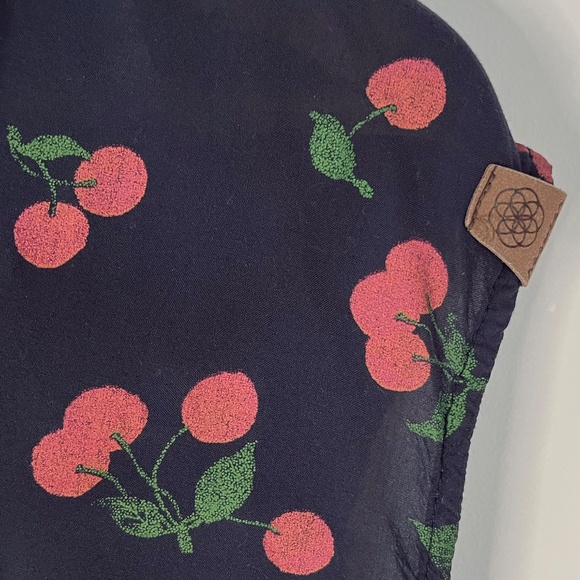 Cherry Print Sleeveless Blouse - Picture 11 of 15